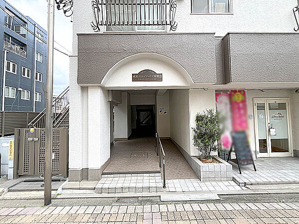 清掃の行き届いたエントランスです