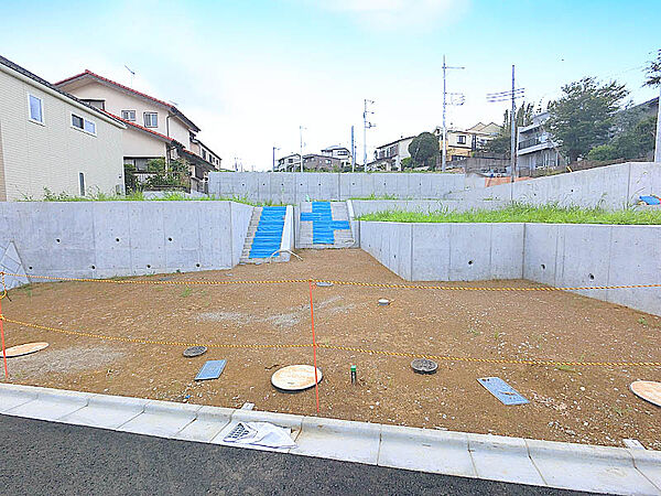 同じ時期に生活をスタートさせるご家族の多い分譲地は、困ったときも心強い