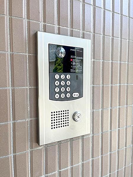 家族の暮らしを守るオートロック付き