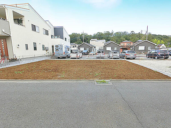 南西道路に面しており陽当り良好です