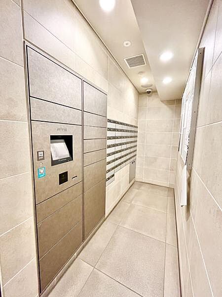 宅配ボックス付き。不在時にも荷物の受け取りが可能です
