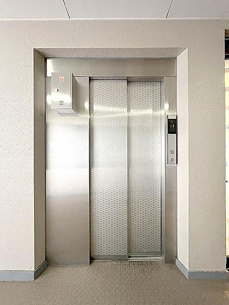 エレベーターを使えば足の悪い方や買い物の時の移動も楽々!