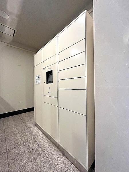 宅配ボックス付き。不在時にも荷物の受け取りが可能です