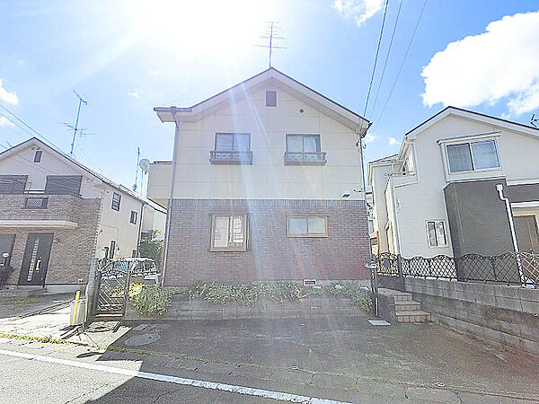 お手入れしやすい土間打ちのカースペース