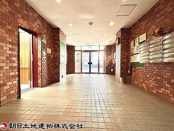 落ち着いた雰囲気のエントランス。