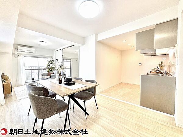 集いの場、憩いの場としての快適性を求めたやすらぎの空間です。