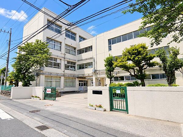 座間市立西中学校1360m