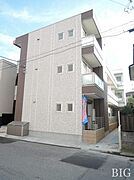 大師橋駅より徒歩5分 築10年1ヶ月 3階建の賃貸物件