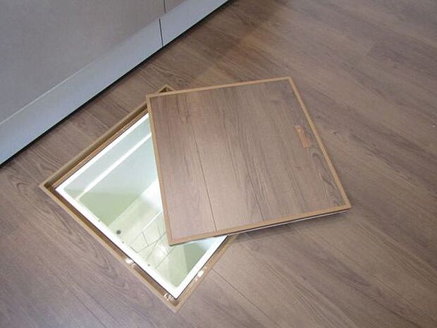 床下収納へは保存食や使用頻度の低い物をたっぷりとしまえます♪