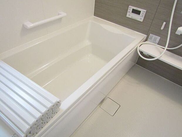 足を伸ばせるゆったりサイズのお風呂が、頑張った1日の疲れを癒してくれます♪