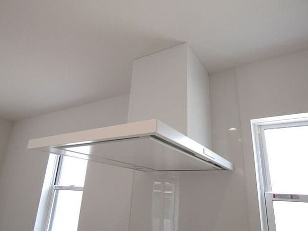 スタイリッシュでお手入れしやすいスリム型レンジフードです。