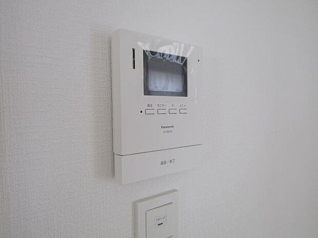 来訪者が一目でわかるモニター付きインターホン。お子様のお留守番も安心ですね。