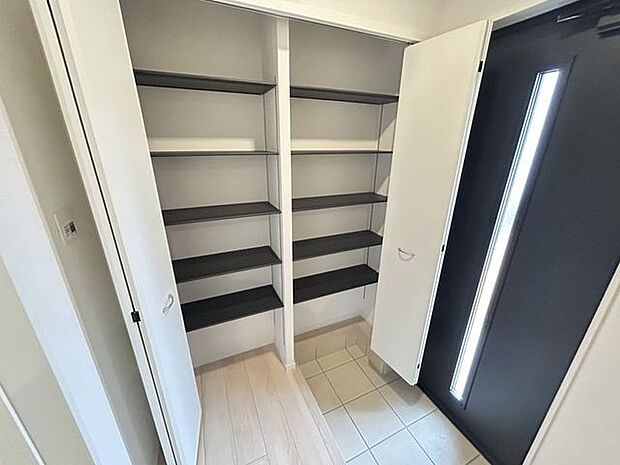 家の中でお客様を迎える最初の場所である玄関は、家の印象そのものです!豊富な玄関収納で、常に綺麗に保つことが出来ます♪