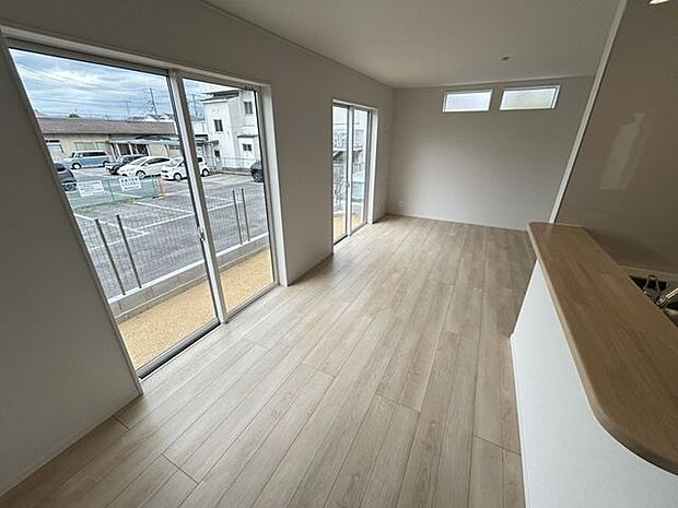 人気の対面式キッチンなので、家事をしながらご家族ともコミュニケーションが取れますよ♪