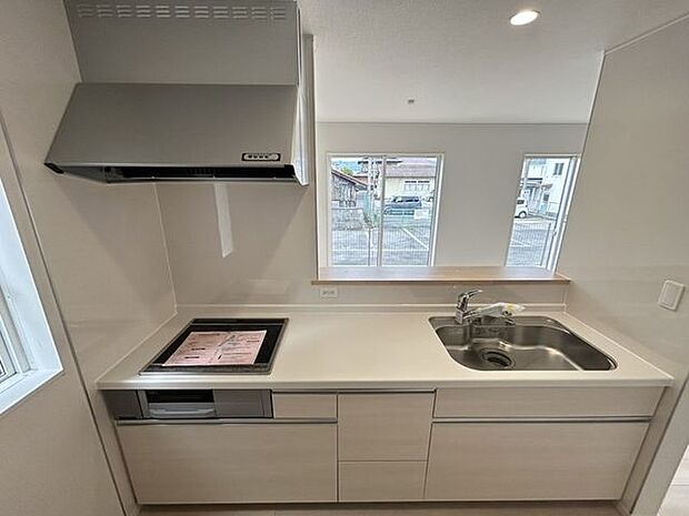 奥にしまったものもサッと取り出せるスライド収納。スペースを無駄なく使えます。