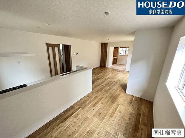 人気の対面式キッチンなので、家事をしながらご家族ともコミュニケーションが取れますよ♪