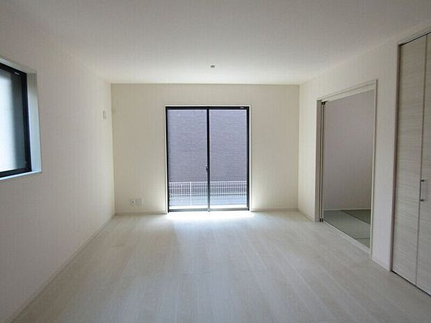 リビングは家族団欒の場です。日中はもちろん就寝前の時間をゆったり過ごし、遊びリフレッシュする場として居心地のいい空間にしたいですね♪