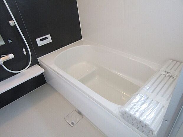 足を伸ばせるゆったりサイズのお風呂が、頑張った1日の疲れを癒してくれます♪