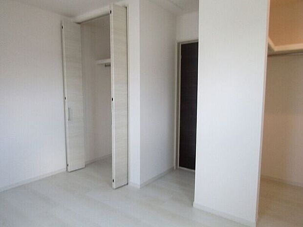 すべての居室に収納スペースがあるので、お家の中をすっきり整理できます♪