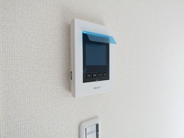 来訪者が一目でわかるモニター付きインターホン。お子様のお留守番も安心ですね。