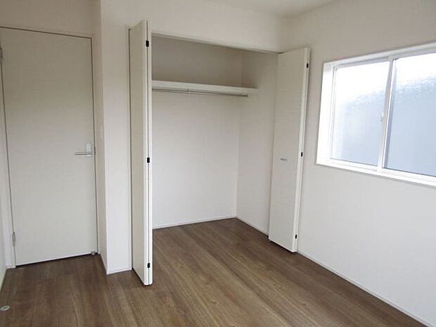 すべての居室に収納スペースがあるので、お家の中をすっきり整理できます♪