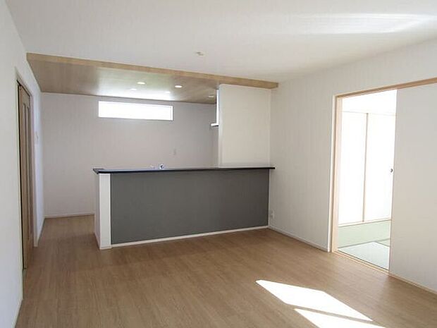 家族の会話が弾む対面キッチン。家事をしながら小さなお子様にも目が届きます!