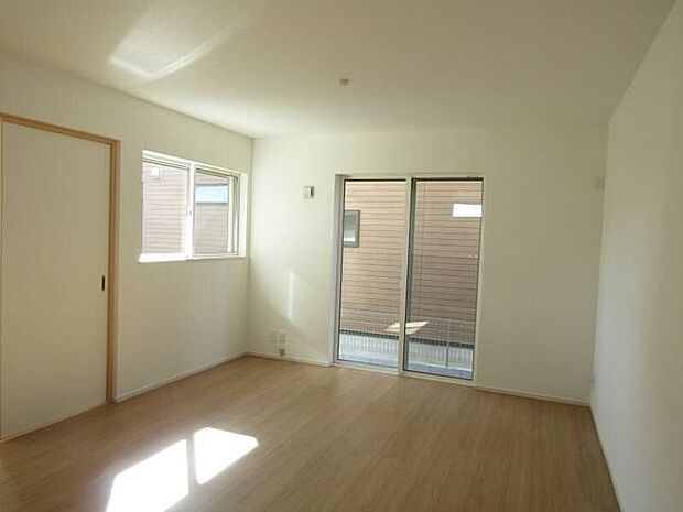 リビングは家族団欒の場です。日中はもちろん就寝前の時間をゆったり過ごし、遊びリフレッシュする場として居心地のいい空間にしたいですね♪