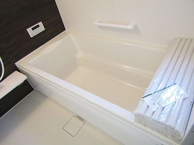 広々1坪の浴室はお子様と一緒に入っても余裕があり、親子のコミュニケーションの場となります♪