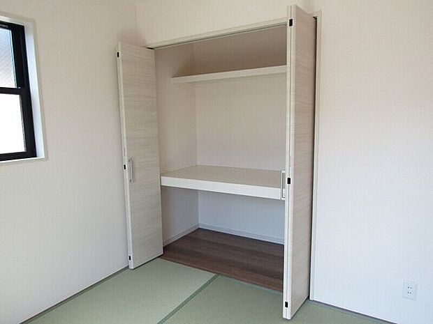 和室にも収納スペースをしっかり確保。一部屋あると何かと重宝する和室は客間としても使用できますよ♪