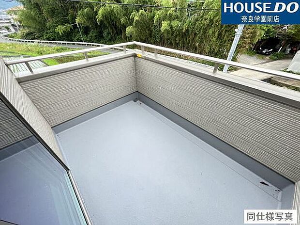 広々バルコニーはお布団などの大きな洗濯ものもまとめて干せますね♪