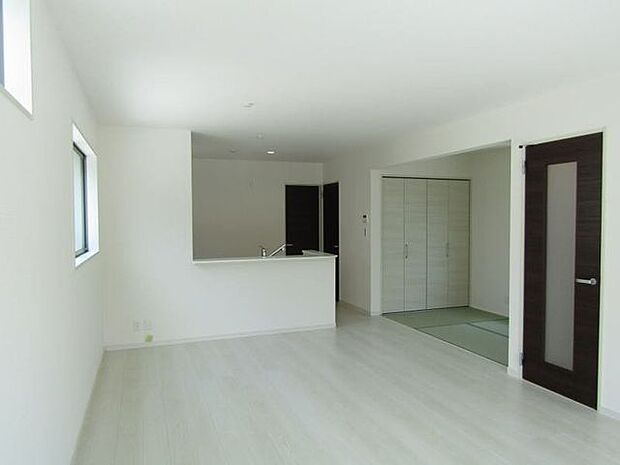 家族との団らんやそれぞれの時間をゆったりと過ごせる、ゆとりのあるLDK。