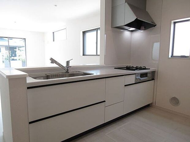 フルスライド式で奥まで隙間なく収納できます！