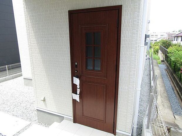 荷物が多い時や手がふさがっている時でも便利。スマートキーでラクラク出入りができます。