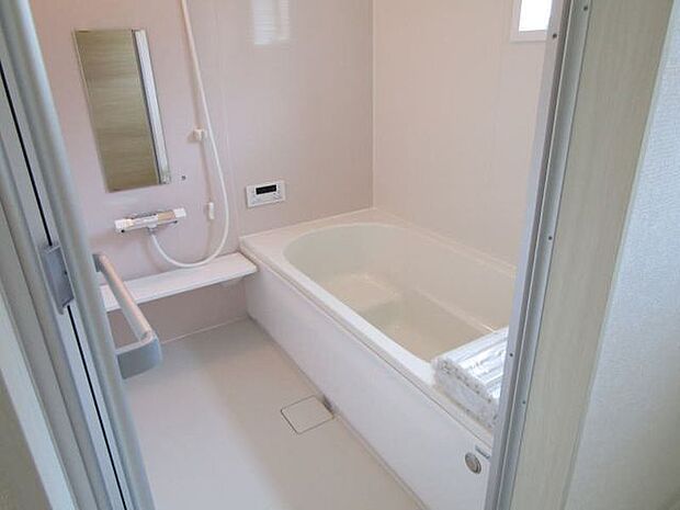 ゆったりとした浴槽で、全身を伸ばしてリラックス。忙しい毎日の疲れをしっかりリセットできます。