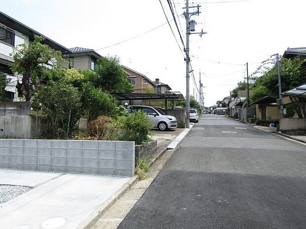 前面の道路は約5.8m以上の幅員があり開放感も十分、毎日の駐車もスムーズに行えます