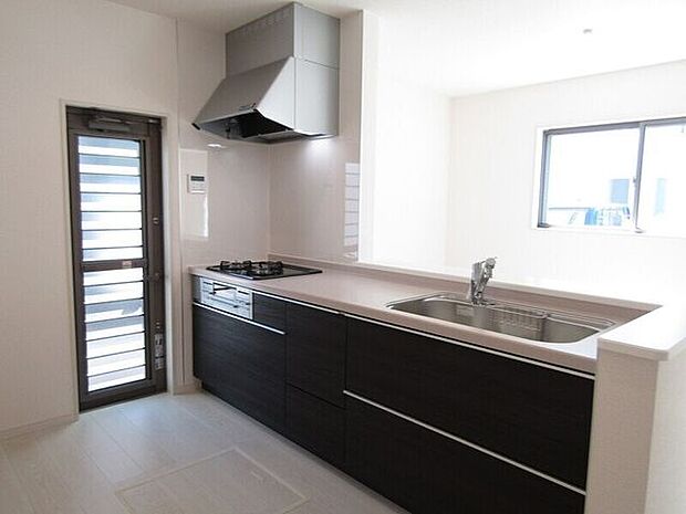 フルスライド式で奥まで隙間なく収納できます！