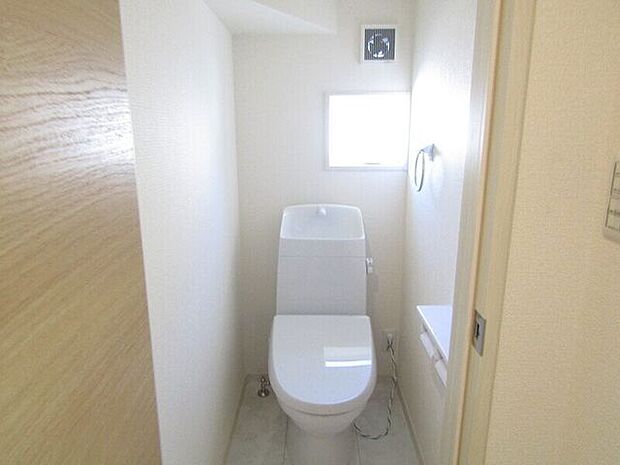 各階に洗浄便座付きトイレを設置しており、朝の混み合う時間帯や来客時にも安心。