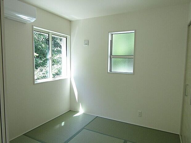 リビングから繋がる和室は子供の遊び場や家事スペースとして大活躍