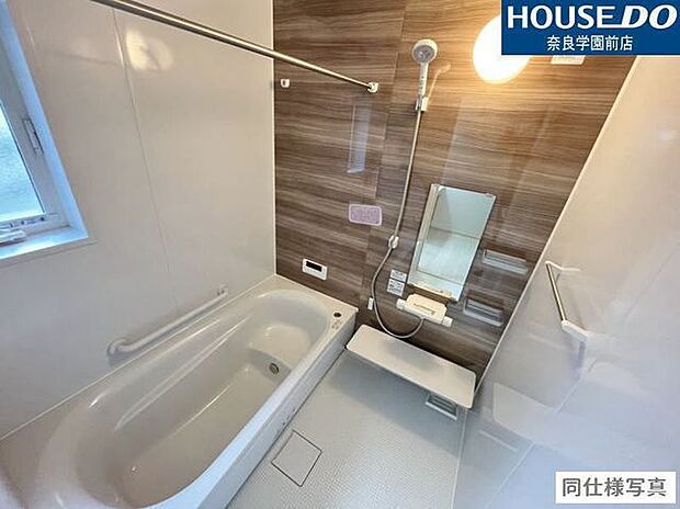 親子で一緒に過ごせるゆとりある空間。お子さまとの入浴タイムが楽しく、自然と会話も弾みます。毎日のバスタイムが、家族の大切なコミュニケーションの時間に。