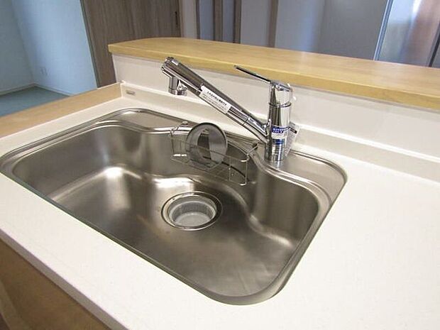 浄水器内蔵の水栓で、毎日の料理や飲み水もよりおいしく、快適に。