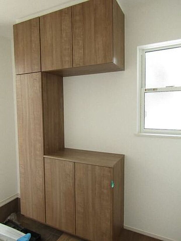 家族の靴をまとめて収納できるシューズボックス付き