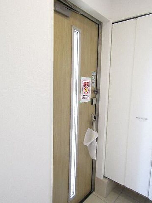 玄関周りをいつでもきれいに保てる、たっぷり収納のシューズクローゼット。季節ごとの靴はもちろん、傘や小物類もすっきり収まり、家族の毎日を快適にサポートします。