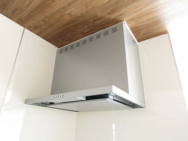すっきりとしたフォルムのスリム型レンジフードを採用。毎日のお掃除もラクラクです。