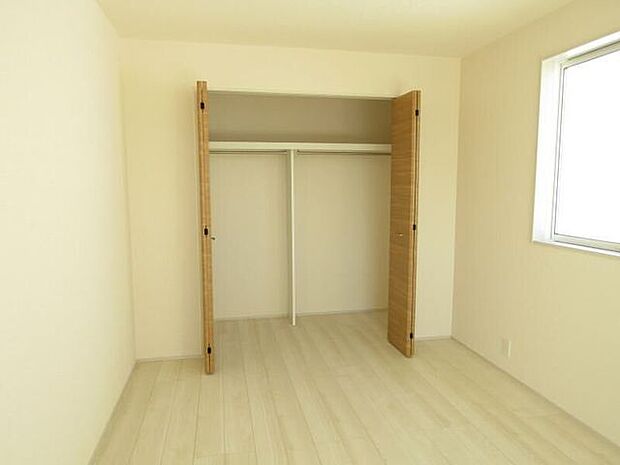 全ての居室に収納スペースを完備。各部屋でしっかり整理整頓ができ、快適でスッキリとした住空間を実現します。
