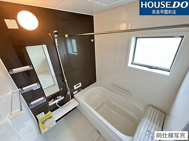 足を延ばしてゆったりと一日の疲れを癒せるバスルーム。