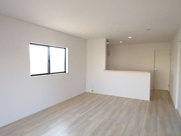 キッチンからダイニング、リビング全体を見渡せます。調理をしながら、家族との会話を楽しめます。