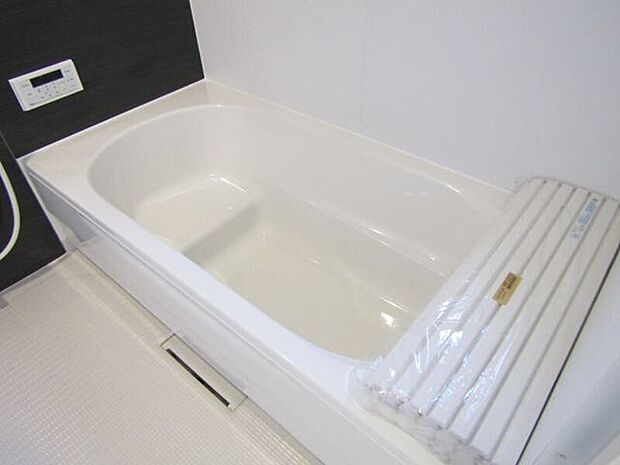 ゆったりとした浴槽で、全身を伸ばしてリラックス。忙しい毎日の疲れをしっかりリセットできます。