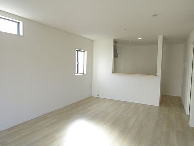 キッチンからダイニング、リビング全体を見渡せます。調理をしながら、家族との会話を楽しめます。