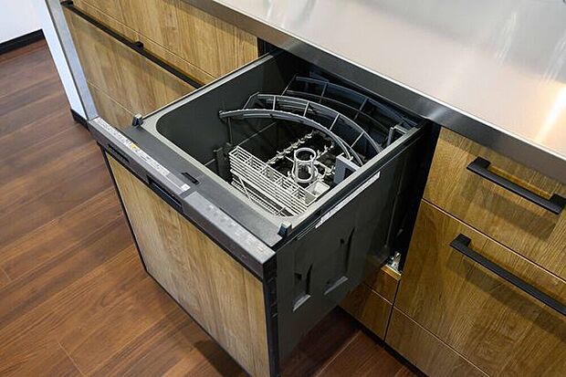 嬉しい食洗機付き♪家事時間をぐっと短縮できるので、忙しいご家庭も大助かりです。