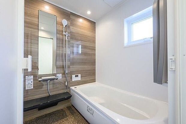 広々バスルーム。お仕事帰りの疲れた夜もゆったりバスタイムをお送りください♪